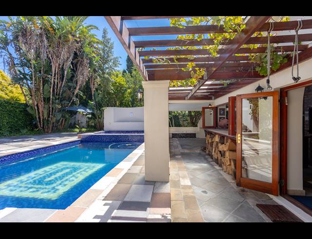 6 BEDROOM FREEHOLD TO LET IN CONSTANTIA